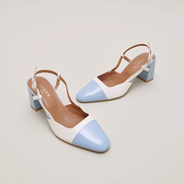 Babies with heels in ecru leather and sky blue patent