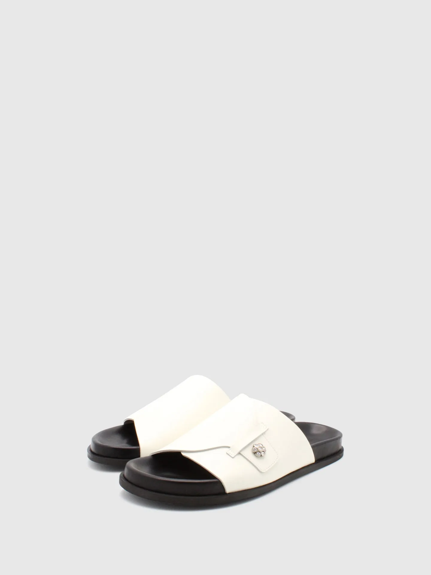 Buckle Mules Camélia White/Black