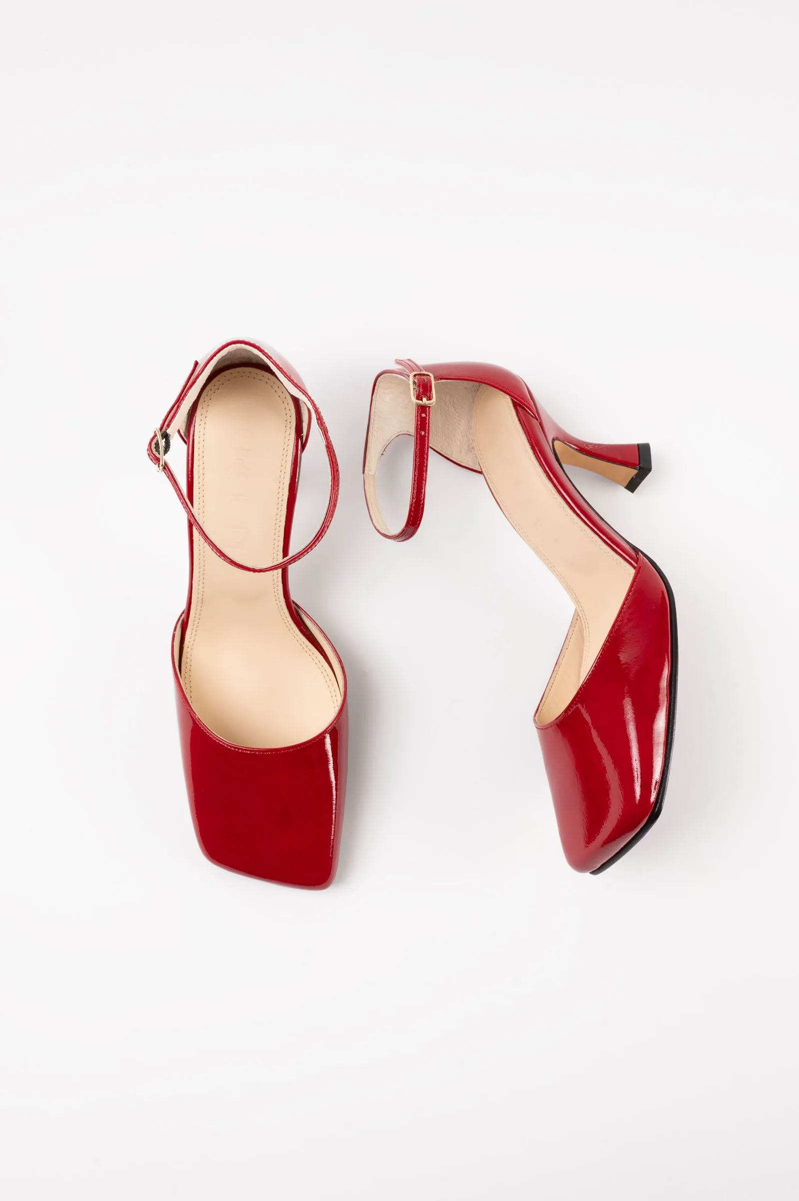 LAURA - RED Wrinkled Patent Leather Pumps