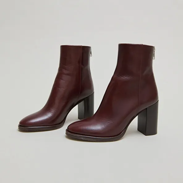 Lowboots with heels in brown leather