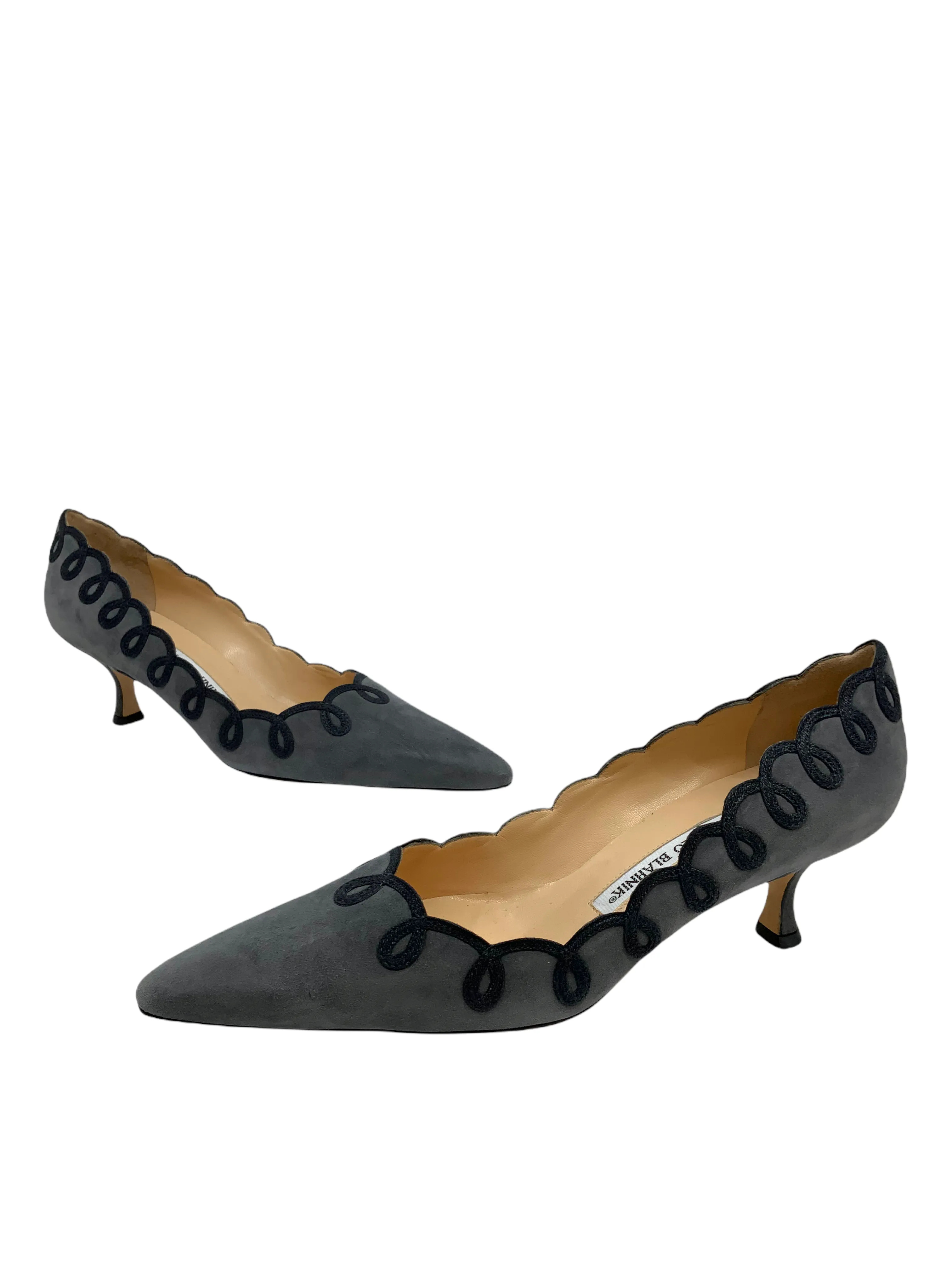 Manolo Blahnik Size 8.5 Suede Applique Swirl Pumps