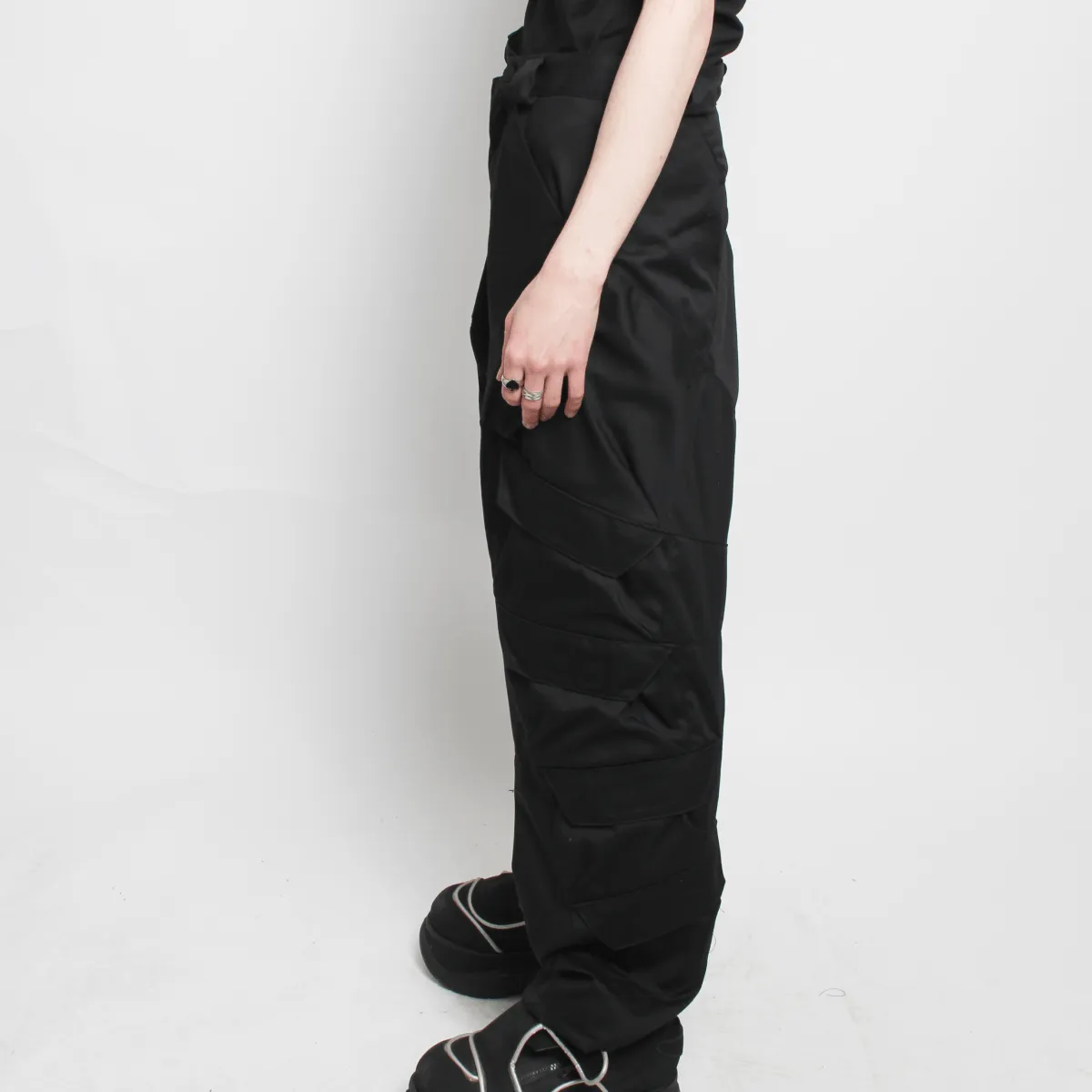 MULTI POCKET CARGO TROUSERS BLACK