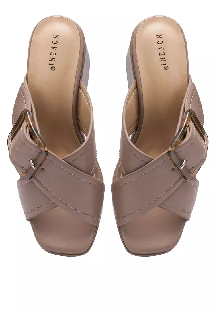 NOVENI Buckled Wedge Sandals