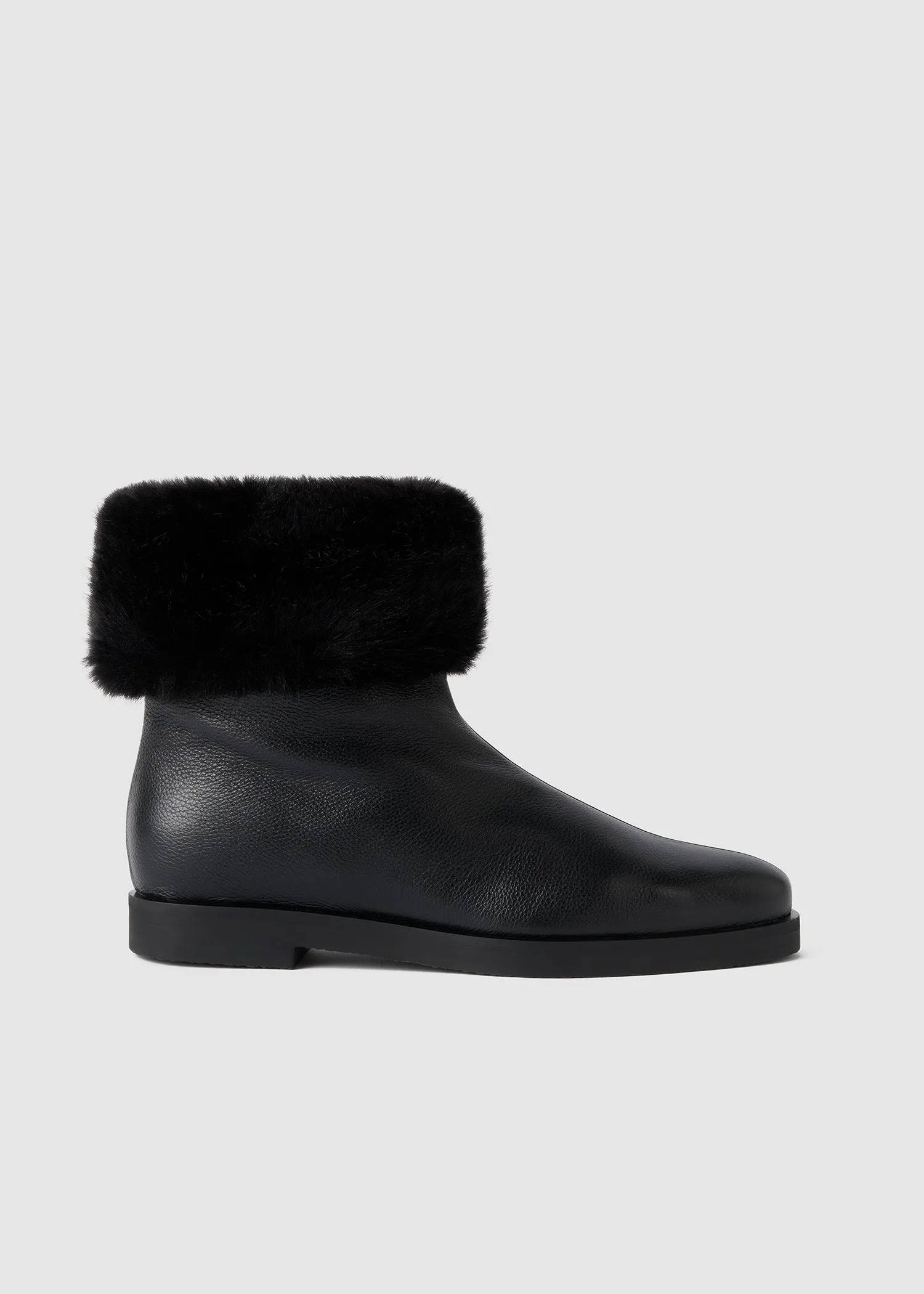 Off-duty boots black