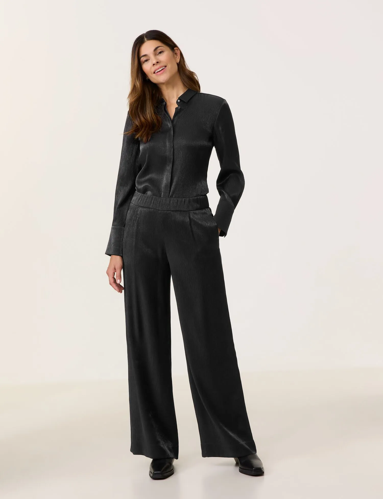 Pull-on satin trousers with a wide leg