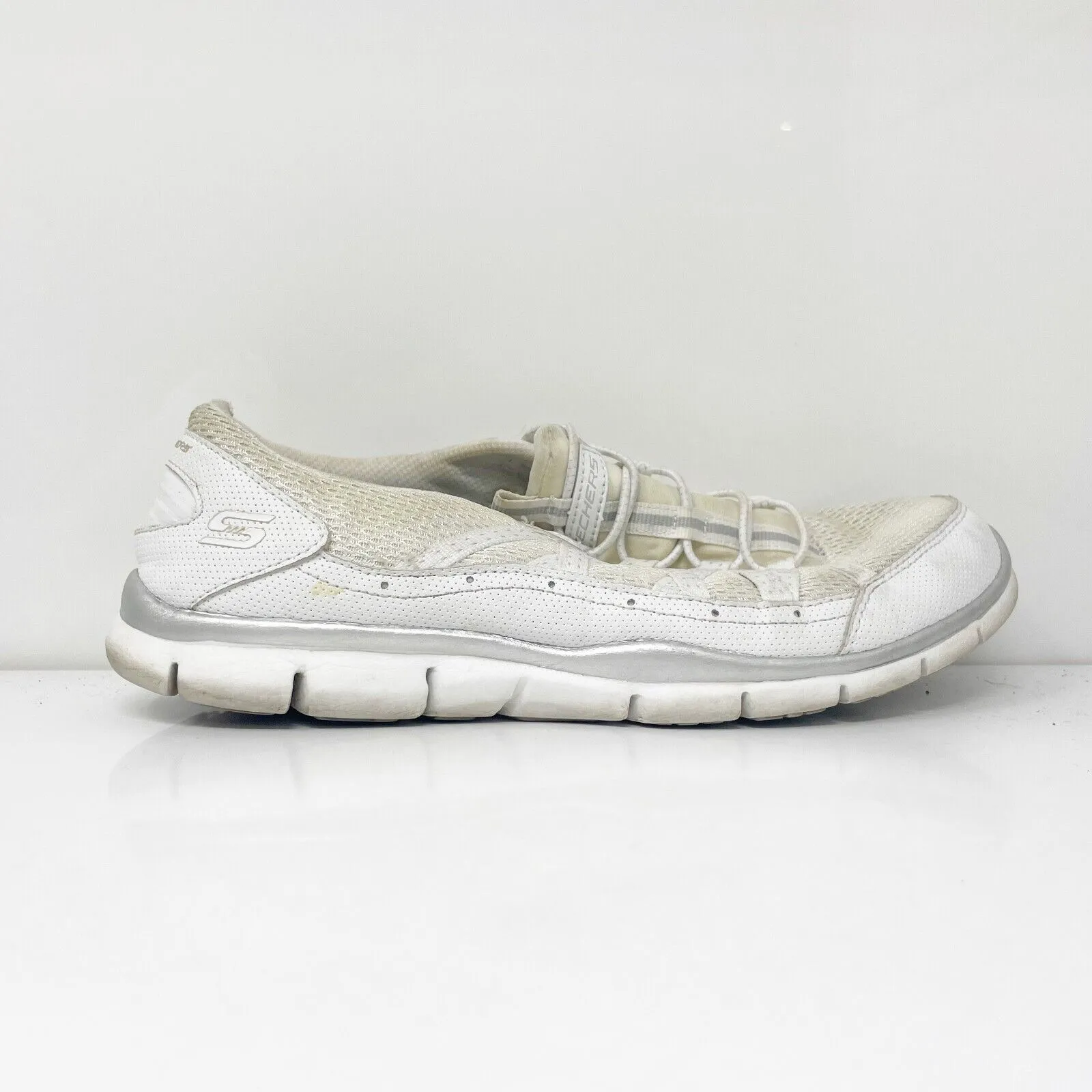 Skechers Womens Gratis 22823 White Running Shoes Sneakers Size 8.5