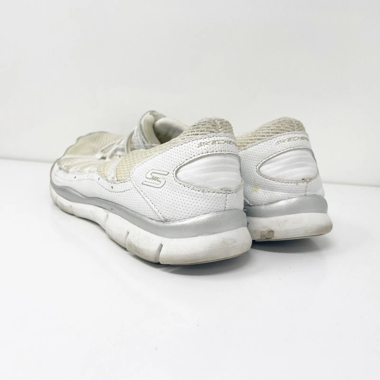 Skechers Womens Gratis 22823 White Running Shoes Sneakers Size 8.5