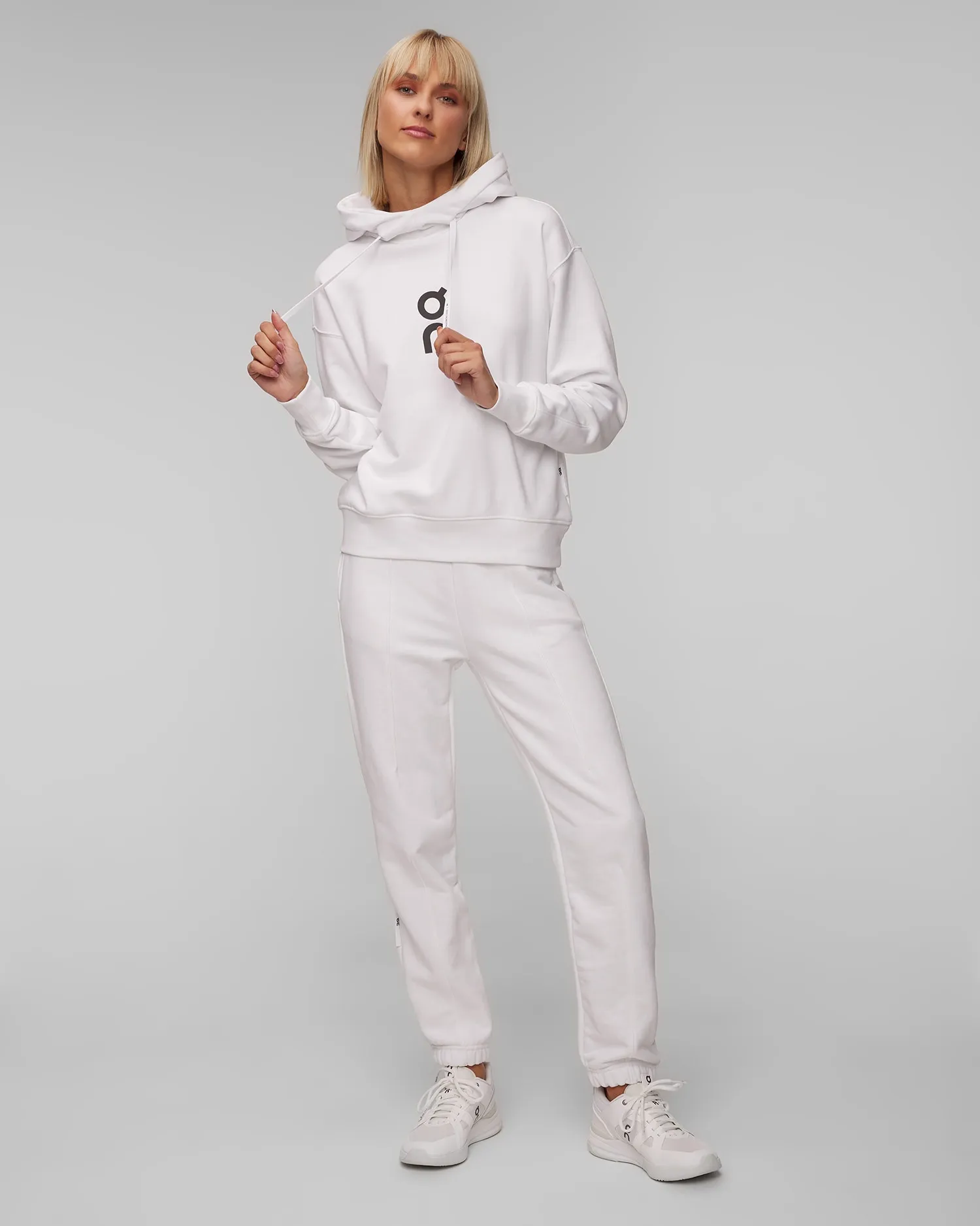 Women's sweatshirt On Running Club Hoodie 1WE10040069-white